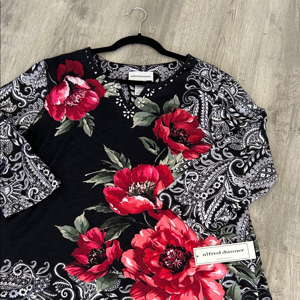 Alfred Dunner Black and Red Floral Paisley Long Sleeve Top - Picture 2 of 13